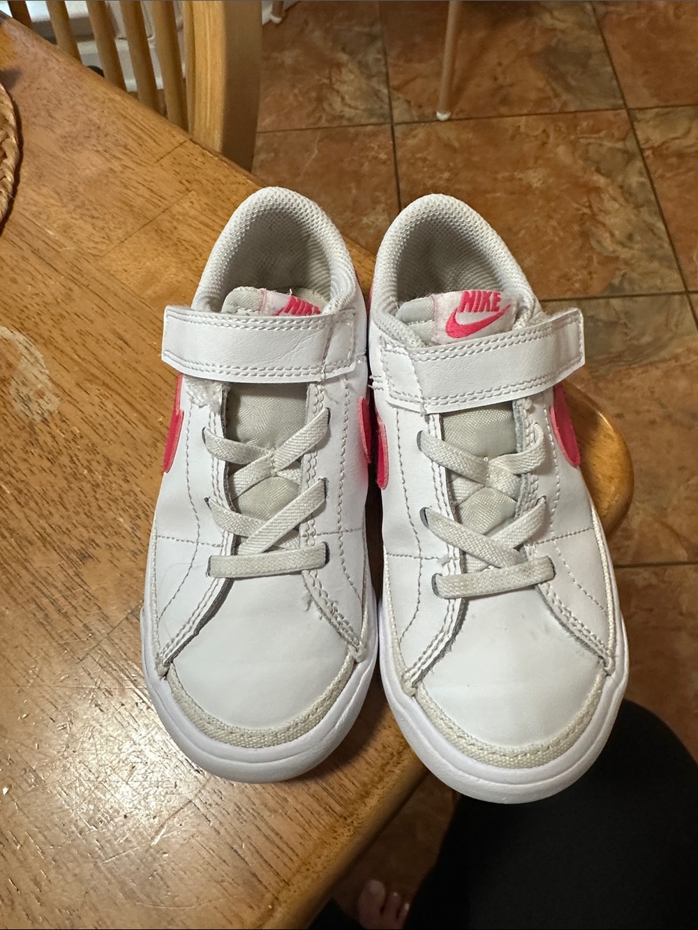 Nike Kids White & Pink Velcro Low-Top Sneakers